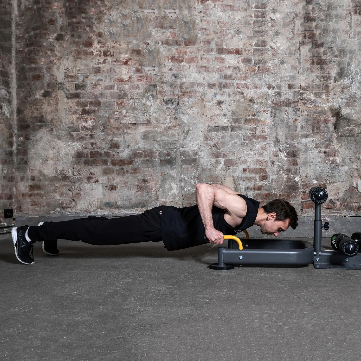 Реальное фото Тренажер для приседаний STONERISE S960 от магазина Спортев