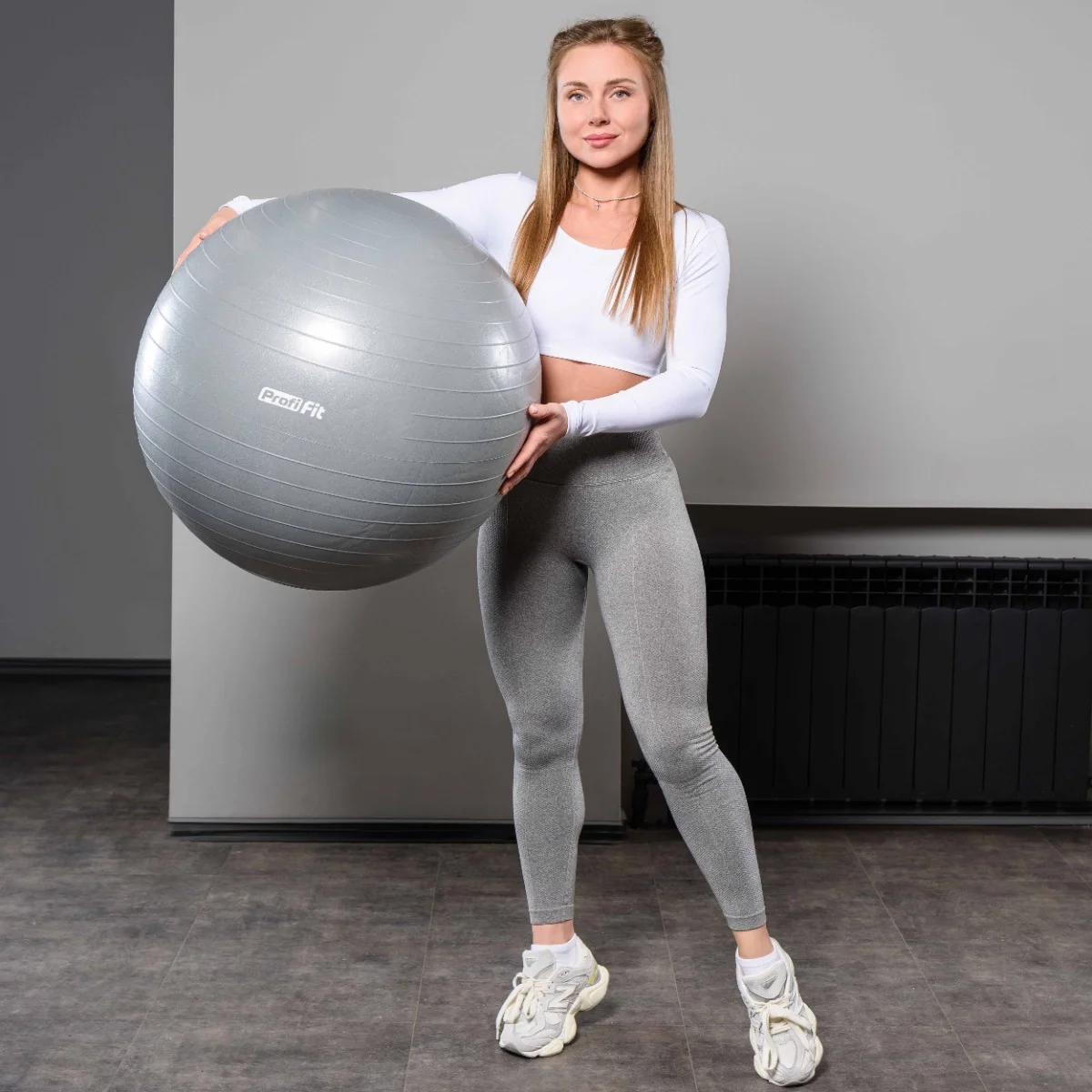 Реальное фото Гимнастический мяч антивзрыв D65 см PROFI-FIT от магазина Спортев