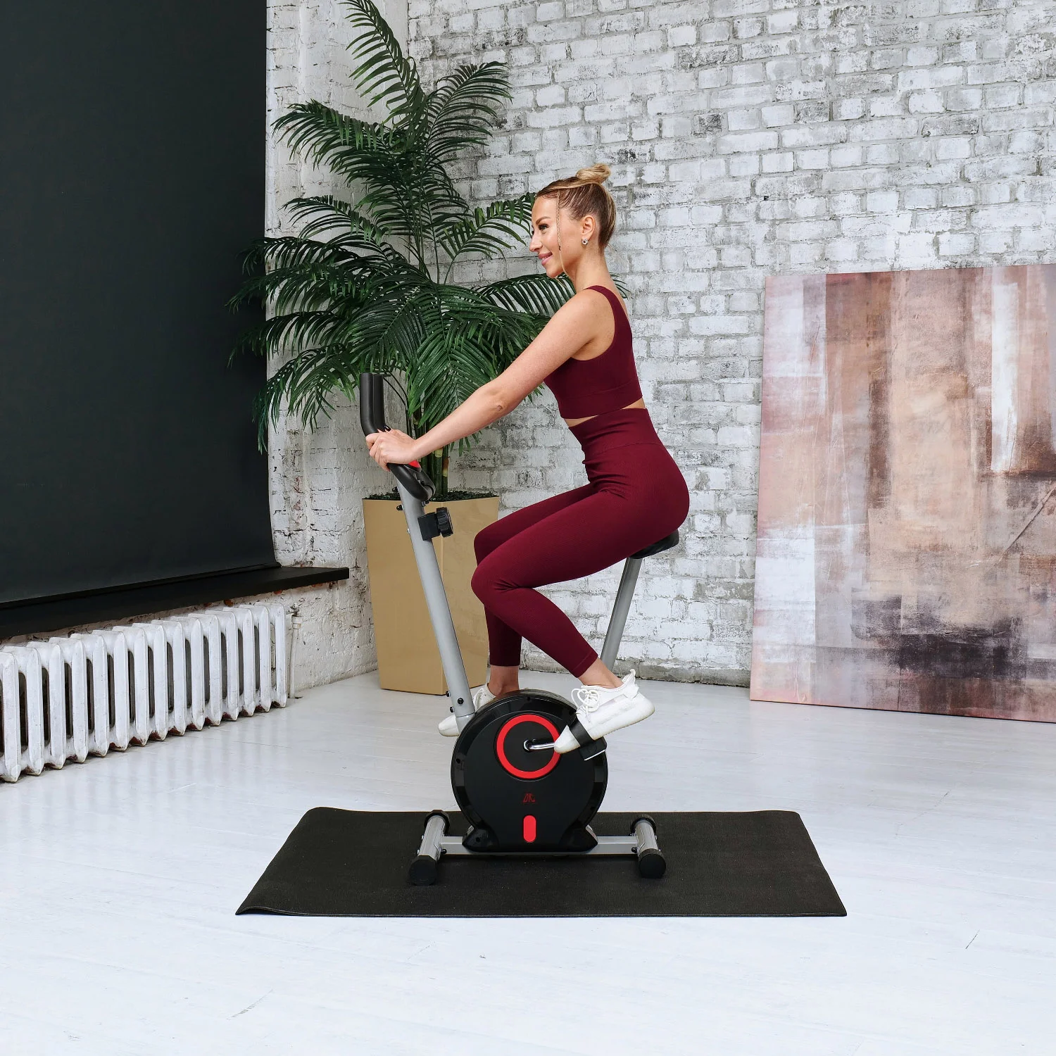 Реальное фото Велотренажер DFC B85001BR от магазина Спортев