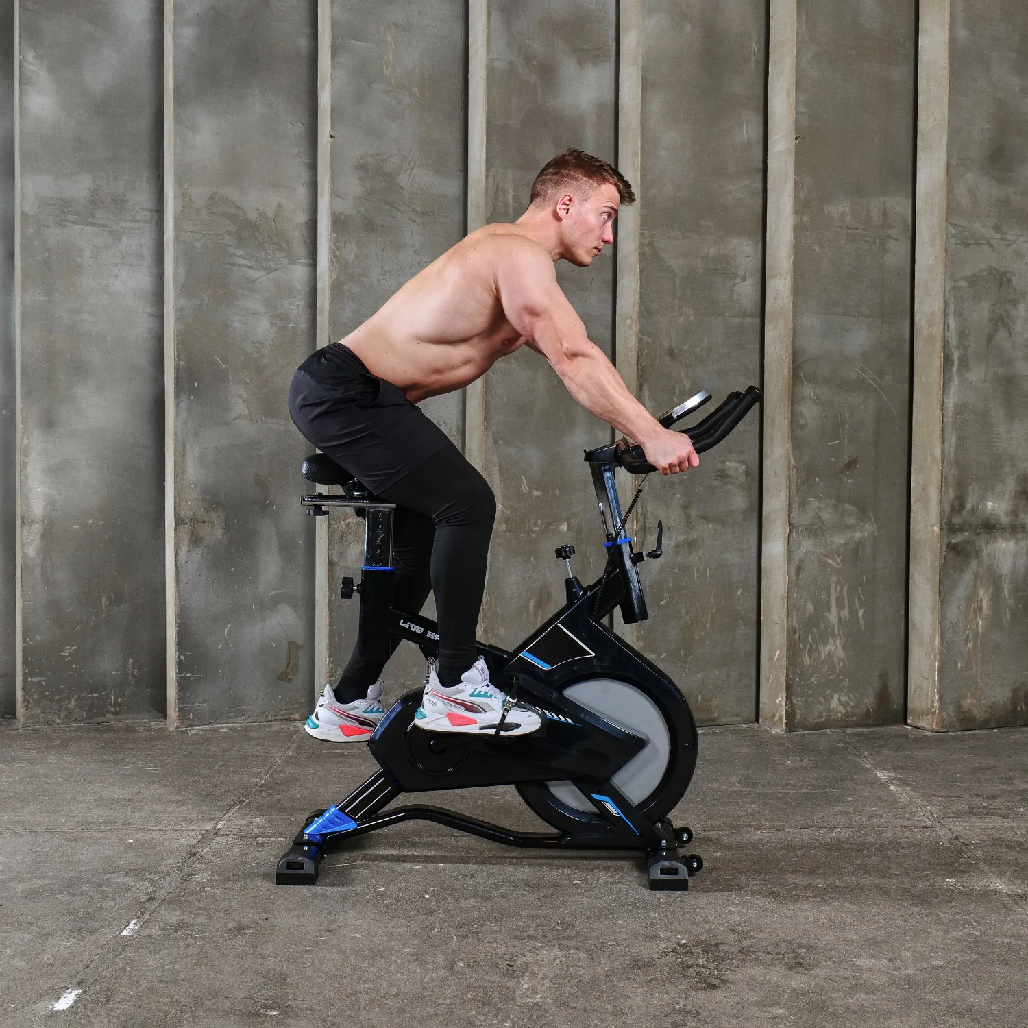 Реальное фото Велотренажер (спин-байк) DFC YB9800 от магазина Спортев