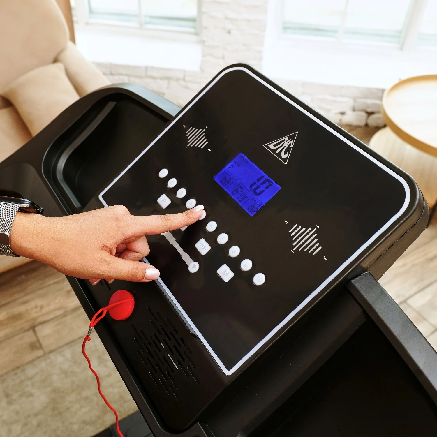 Реальное фото Беговая дорожка DFC LAVITA T350 от магазина Спортев