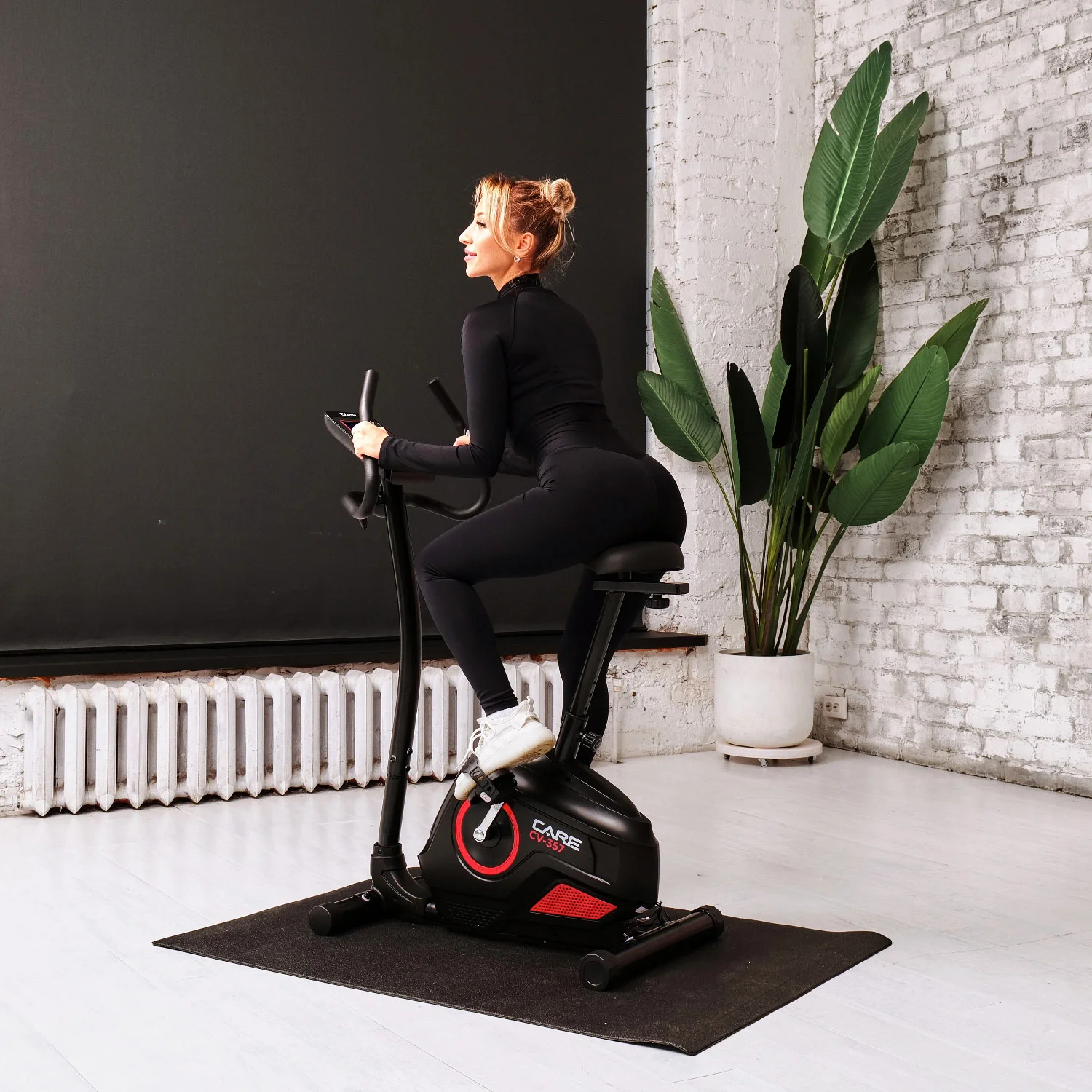 Реальное фото Велотренажер DFC B-CV-357 от магазина Спортев