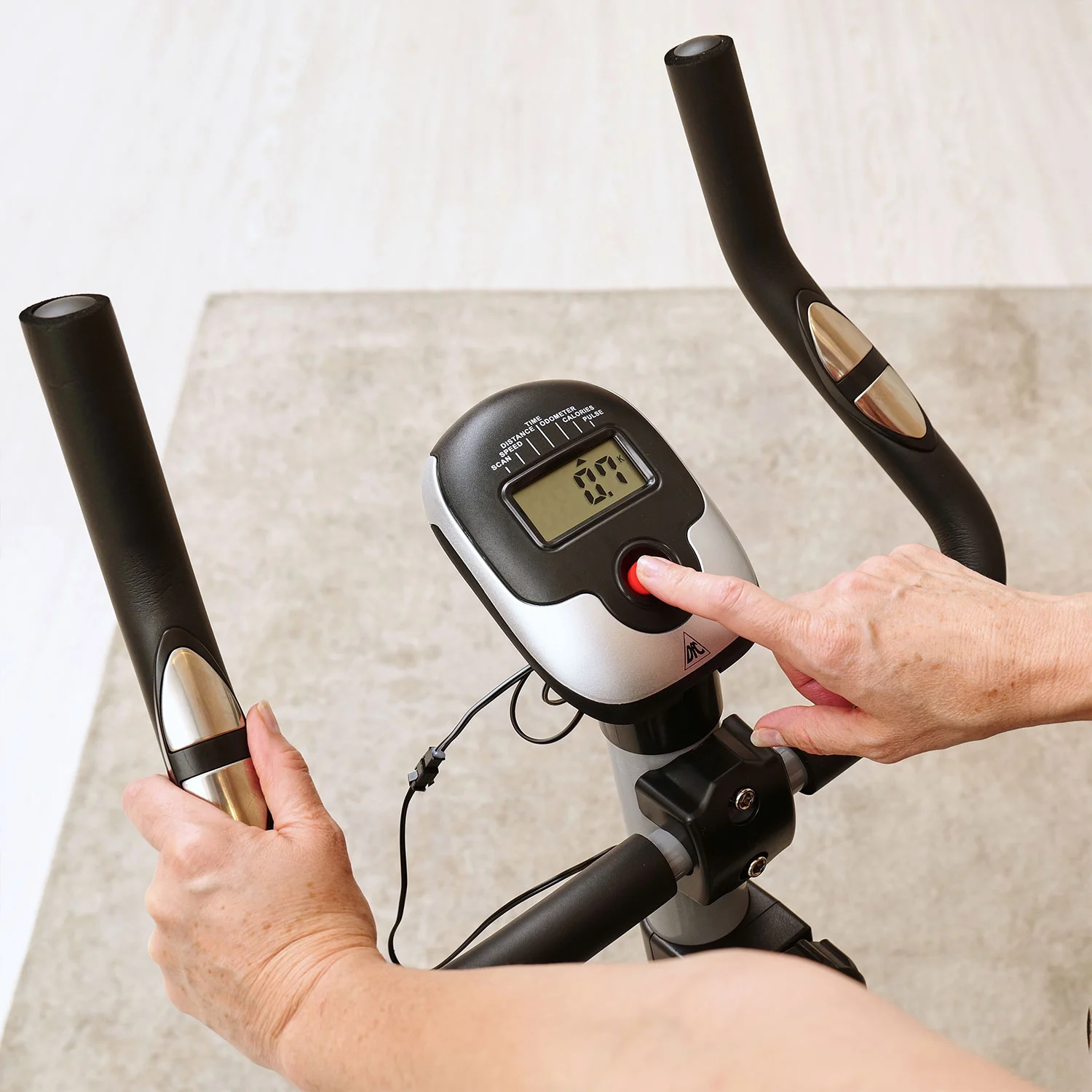 Реальное фото Велотренажер DFC B3.2 (черный/серебристый) от магазина Спортев