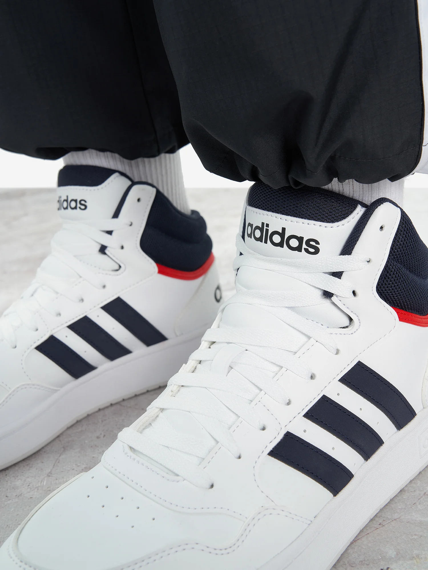 Реальное фото Кроссовки Adidas Hoops 3.0 MID белый IG2817 от магазина Спортев