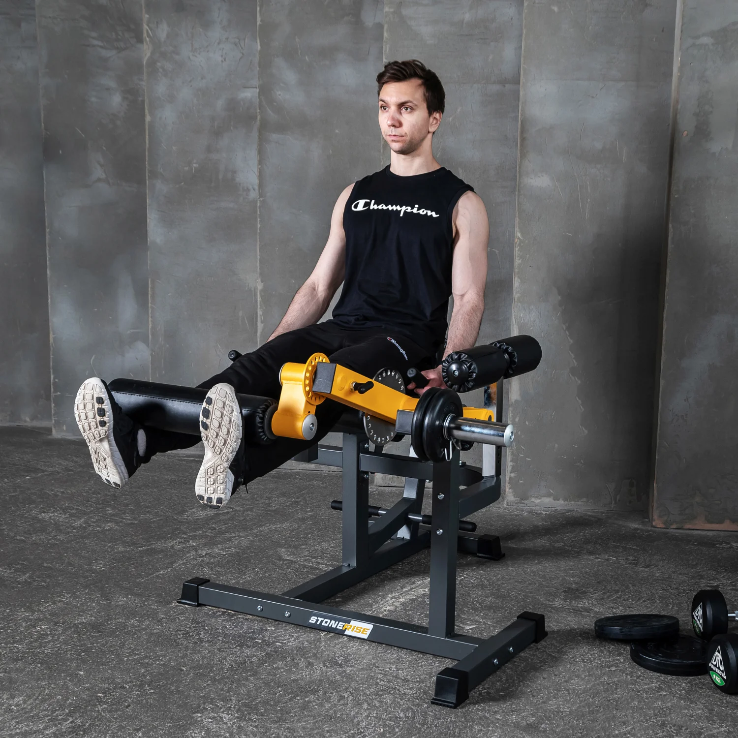 Реальное фото Силовой тренажер. Сгибание и разгибание ног. STONERISE DJS3001 от магазина Спортев