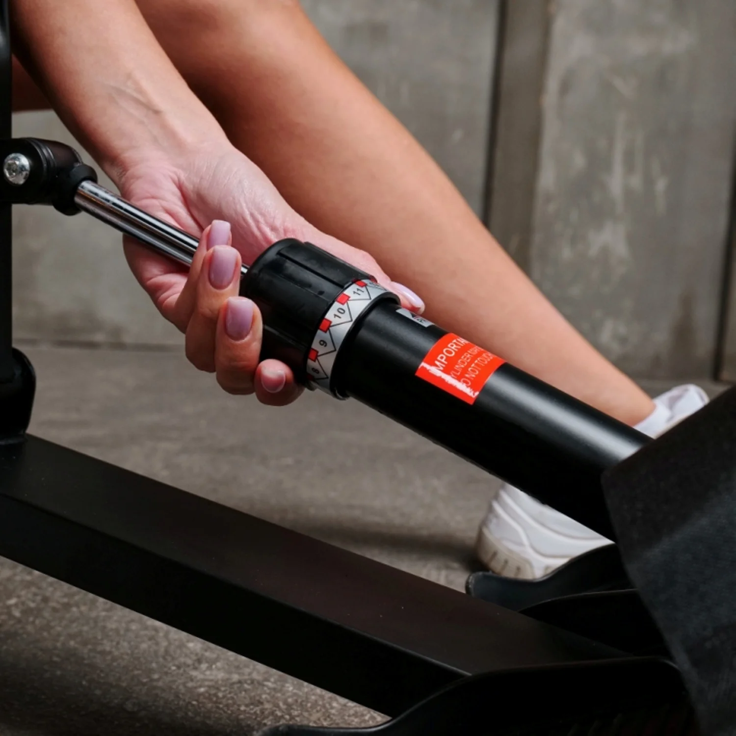 Реальное фото Гребной тренажер DFC Row-M-2000 от магазина Спортев