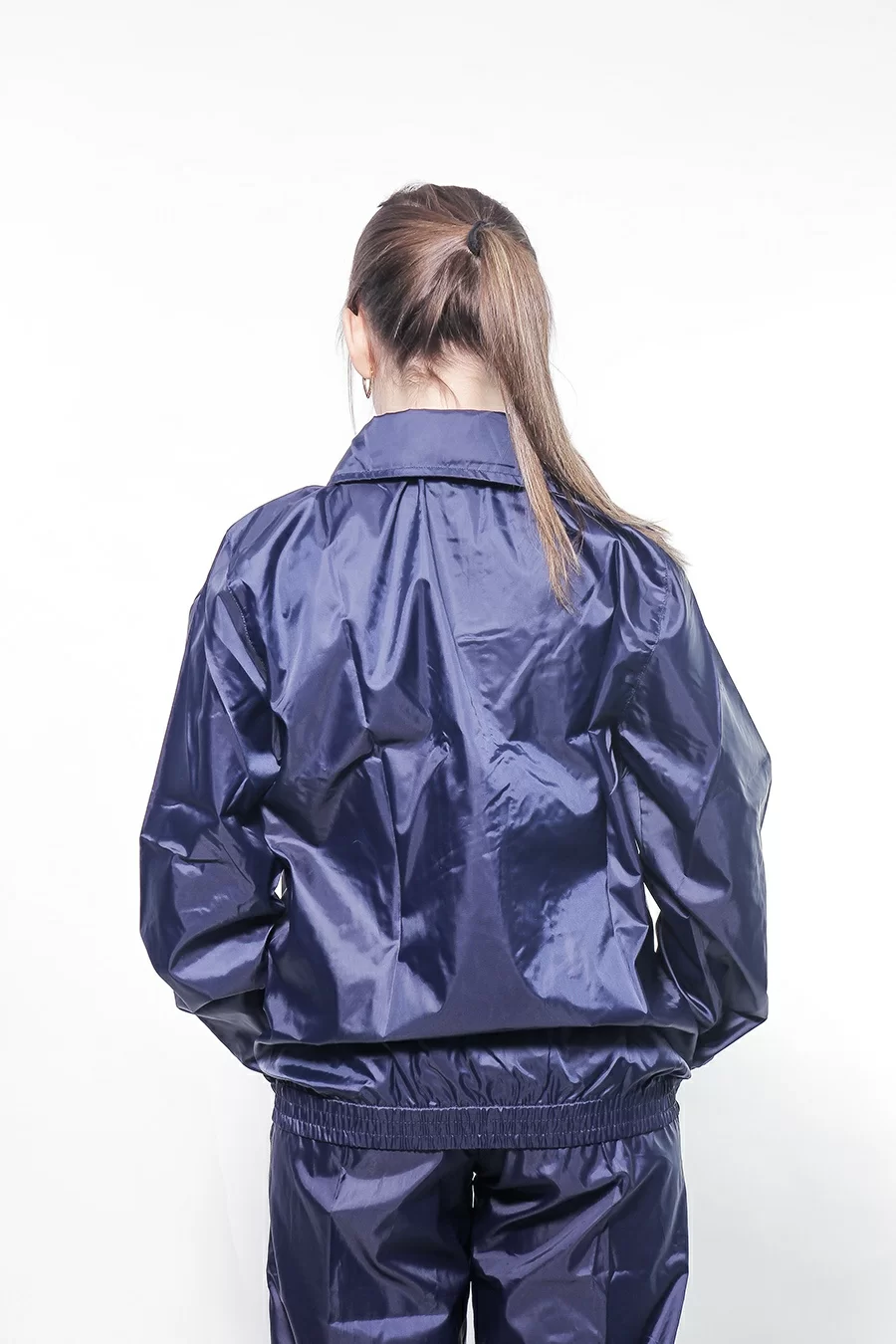 Реальное фото Куртка ветрозащитная Umbro Uniform Training Shower Jacket т.син/бел/бел 413013/911 от магазина Спортев