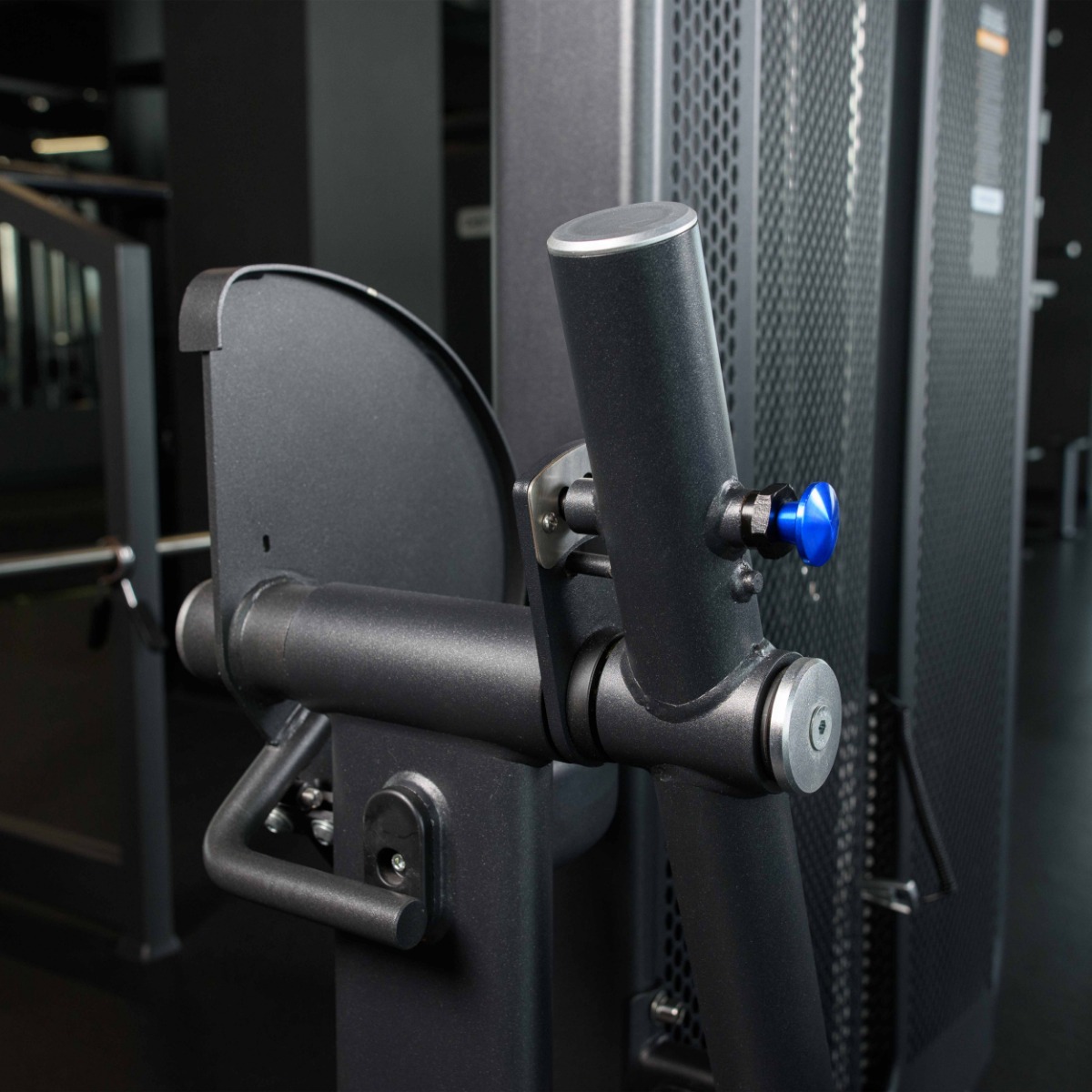 Реальное фото E7002JZ Разгибание ног сидя. Стек 135 кг от магазина Спортев