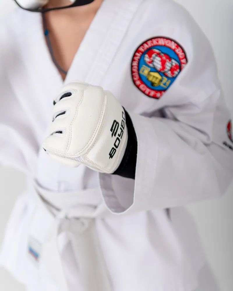 Реальное фото Перчатки тхэквондо BoyBo WTF с фиксацией 0146 от магазина Спортев