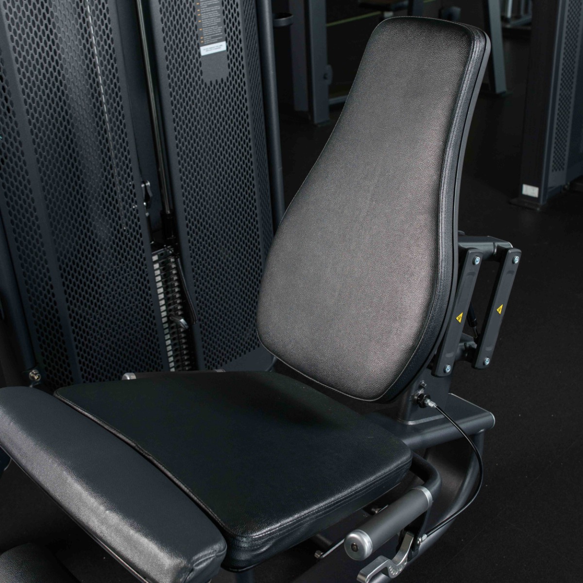 Реальное фото E7002JZ Разгибание ног сидя. Стек 135 кг от магазина Спортев