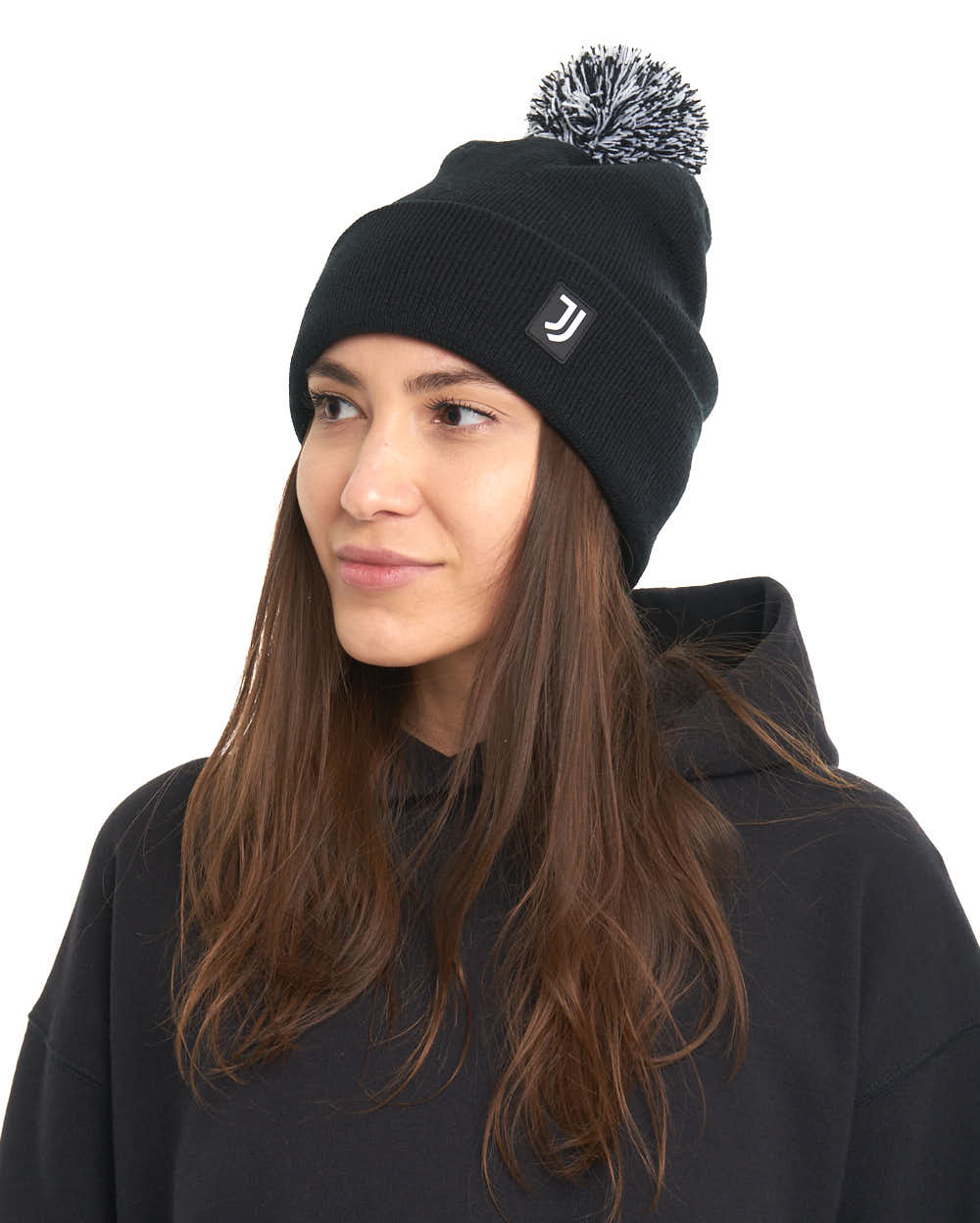 Реальное фото Шапка FC Juventus с помпоном полимерный шеврон черная р.55-58 37306 от магазина Спортев